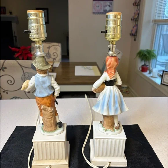 Price Drop🔥🔥🔥Pair Of Vintage Figural Lamps - Picture 6 of 11